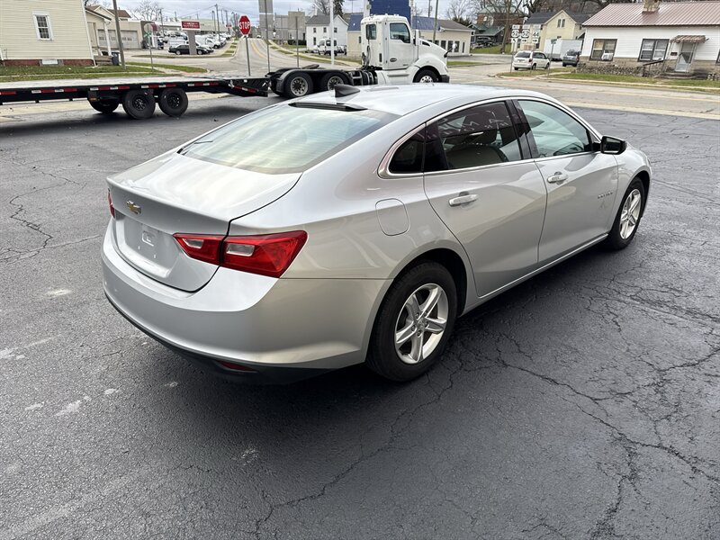2021 Chevrolet Malibu LS photo 4