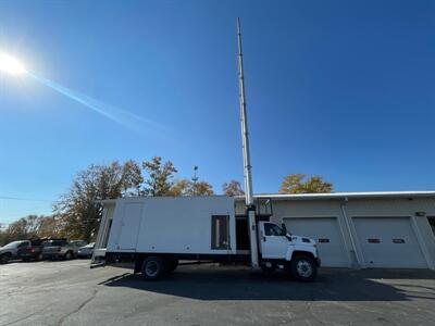 2004 Chevrolet C6500 C6C042   - Photo 2 - Rushville, IN 46173