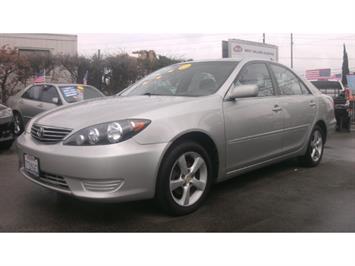 2005 Toyota Camry LE  