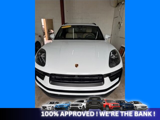 2022 Porsche Macan   - Photo 2 - Naples, FL 34112