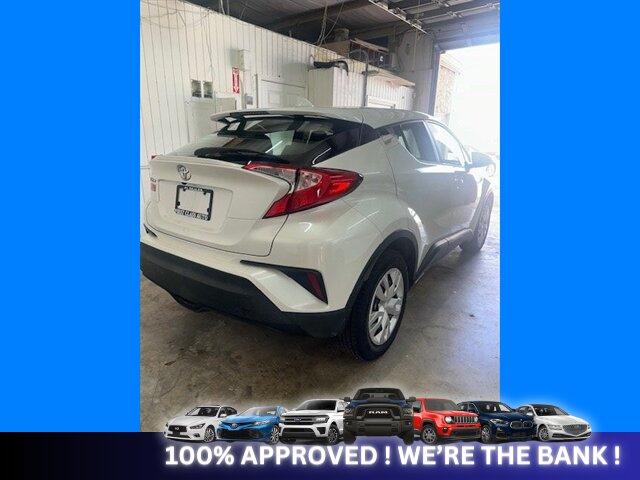 2021 Toyota C-HR LE - Photo 4 - Naples, FL 34112