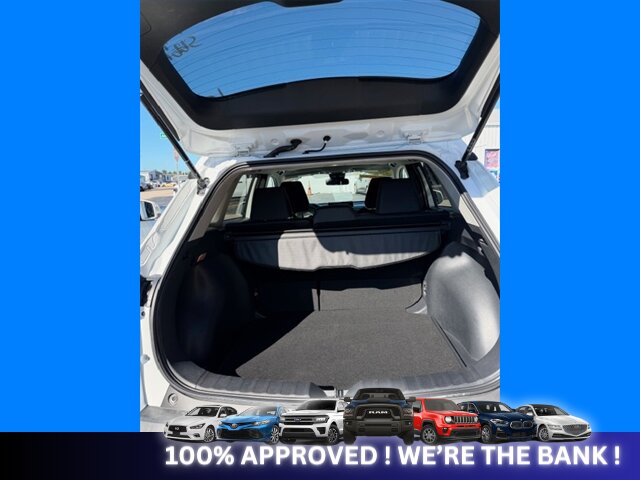 2022 Toyota Corolla Cross LE   - Photo 13 - Naples, FL 34112