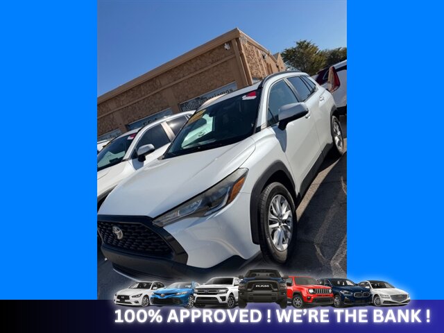 2022 Toyota Corolla Cross LE   - Photo 2 - Naples, FL 34112