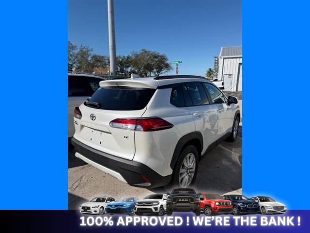 2022 Toyota Corolla Cross LE   - Photo 5 - Naples, FL 34112