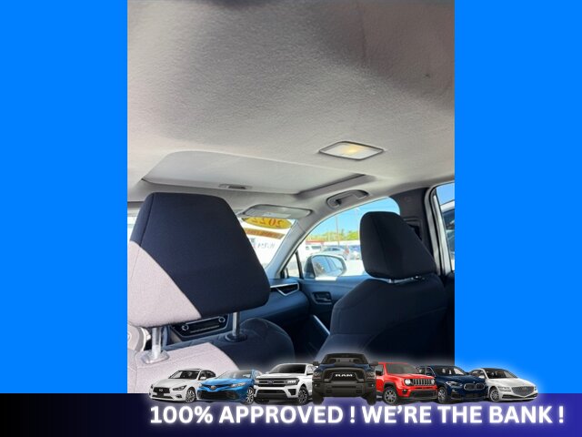 2022 Toyota Corolla Cross LE   - Photo 12 - Naples, FL 34112