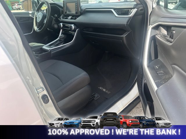 2021 Toyota RAV4 LE - Photo 9 - Naples, FL 34112