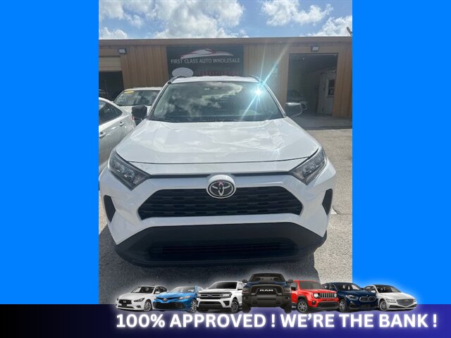 2021 Toyota RAV4 LE - Photo 2 - Naples, FL 34112