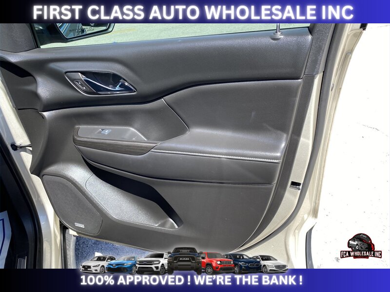 2017 GMC Acadia SLT-1   - Photo 21 - Naples, FL 34112