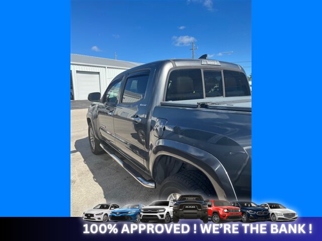 2016 Toyota Tacoma Limited   - Photo 8 - Naples, FL 34112