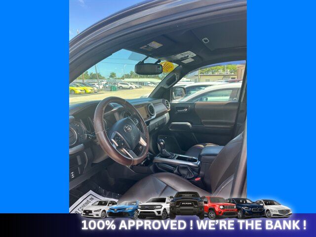 2016 Toyota Tacoma Limited   - Photo 9 - Naples, FL 34112