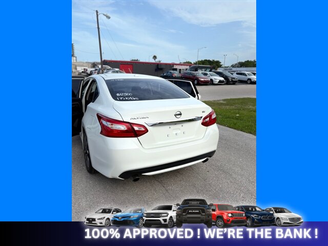 2017 Nissan Altima 2.5 - Photo 5 - Naples, FL 34112