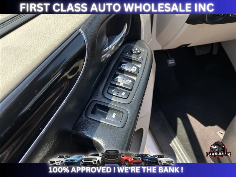 2019 Dodge Grand Caravan SXT - Photo 10 - Naples, FL 34112