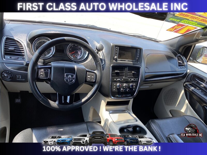 2019 Dodge Grand Caravan SXT - Photo 9 - Naples, FL 34112