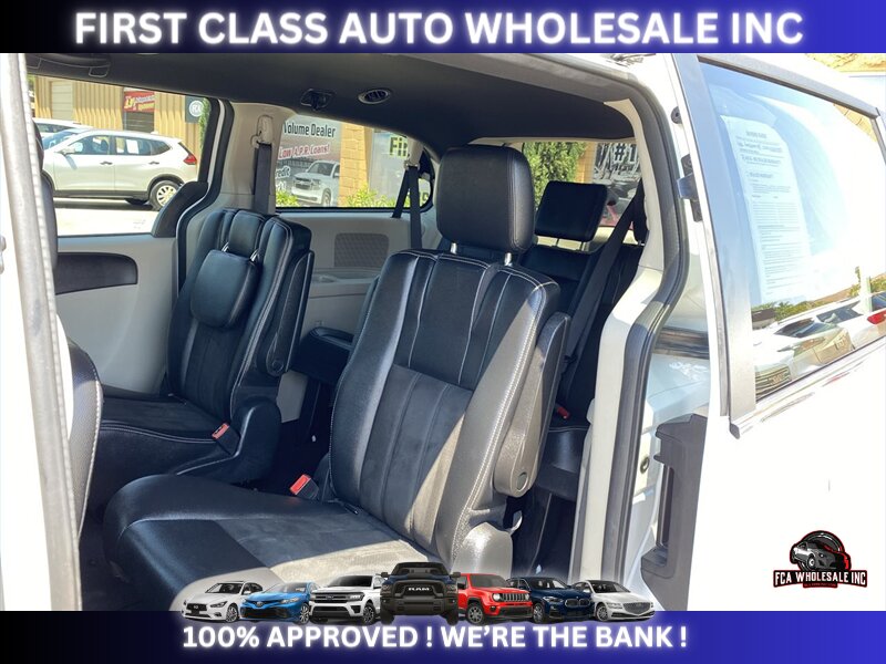 2019 Dodge Grand Caravan SXT - Photo 6 - Naples, FL 34112