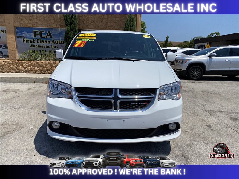 2019 Dodge Grand Caravan SXT - Photo 2 - Naples, FL 34112
