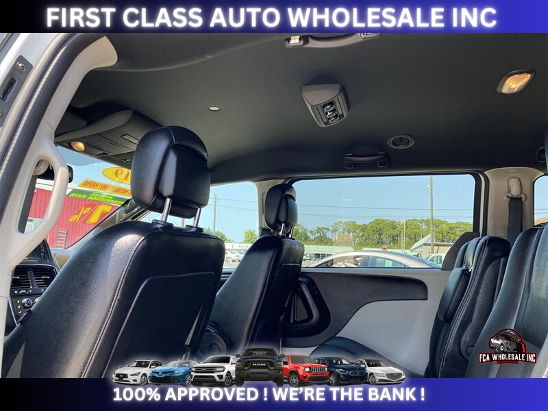 2019 Dodge Grand Caravan SXT - Photo 7 - Naples, FL 34112