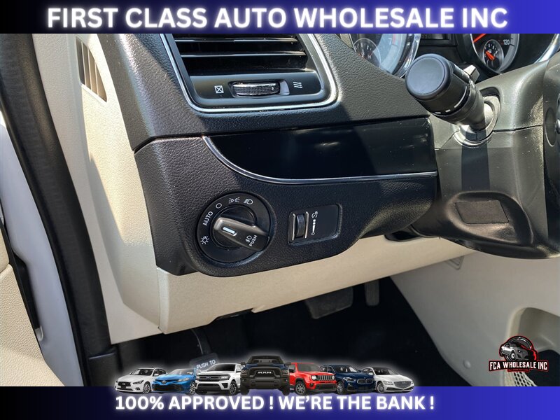 2019 Dodge Grand Caravan SXT - Photo 11 - Naples, FL 34112