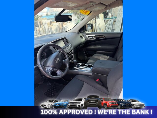 2017 Nissan Pathfinder SV   - Photo 6 - Naples, FL 34112