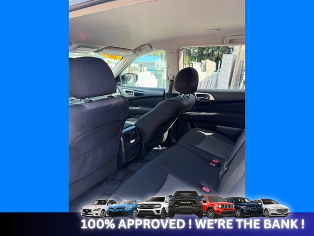 2017 Nissan Pathfinder SV   - Photo 5 - Naples, FL 34112