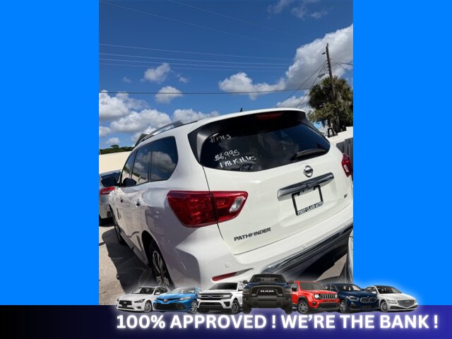 2017 Nissan Pathfinder SV   - Photo 4 - Naples, FL 34112