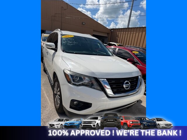 2017 Nissan Pathfinder SV   - Photo 2 - Naples, FL 34112