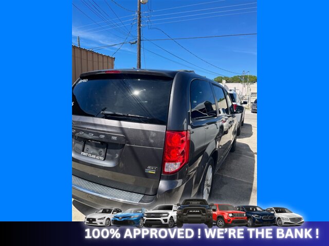 2019 Dodge Grand Caravan SXT   - Photo 3 - Naples, FL 34112