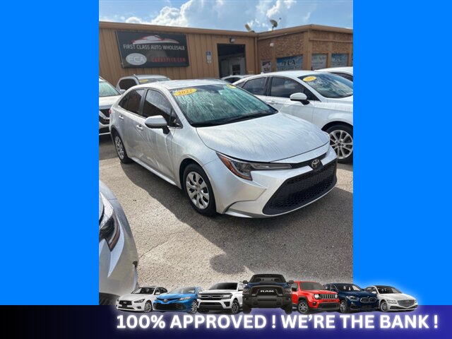 2022 Toyota Corolla LE   - Photo 2 - Naples, FL 34112