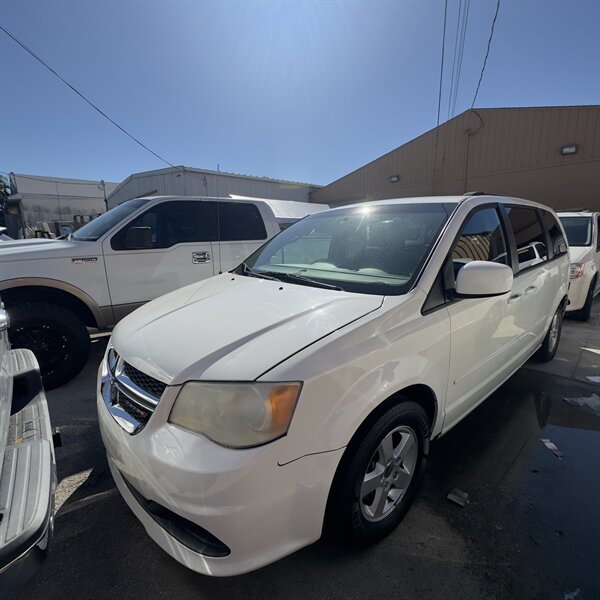 2012 Dodge Grand Caravan SXT   - Photo 2 - Naples, FL 34112