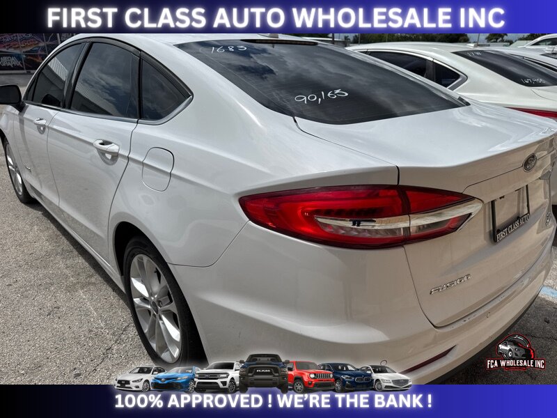 2019 Ford Fusion Hybrid SE   - Photo 9 - Naples, FL 34112