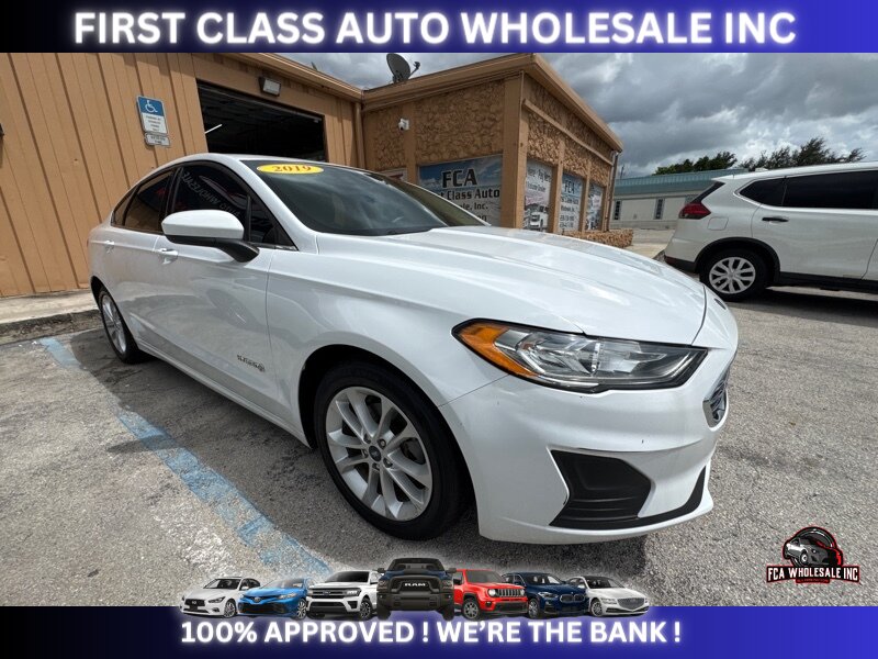 2019 Ford Fusion Hybrid SE   - Photo 3 - Naples, FL 34112