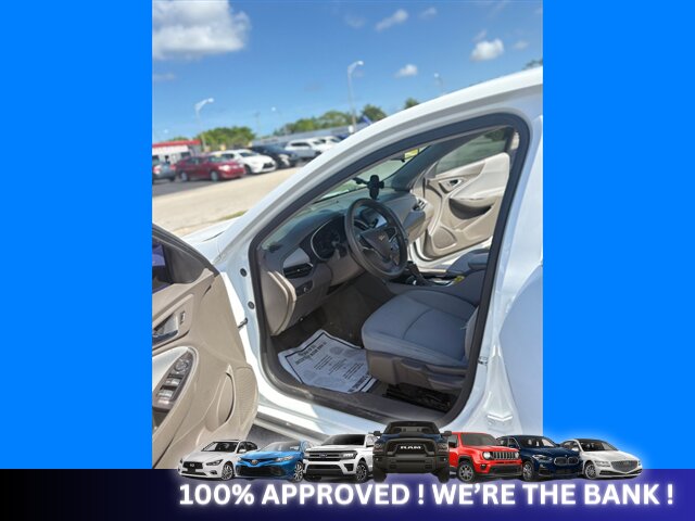 2018 Chevrolet Malibu LS - Photo 3 - Naples, FL 34112