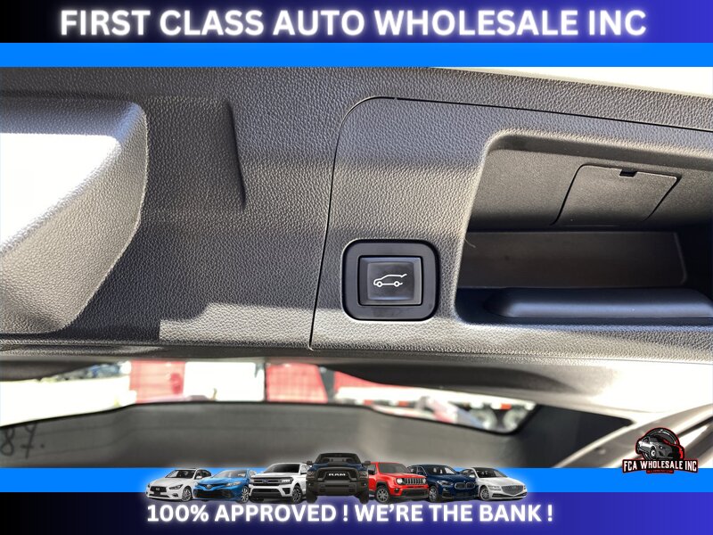 2017 GMC Acadia SLT-1   - Photo 38 - Naples, FL 34112