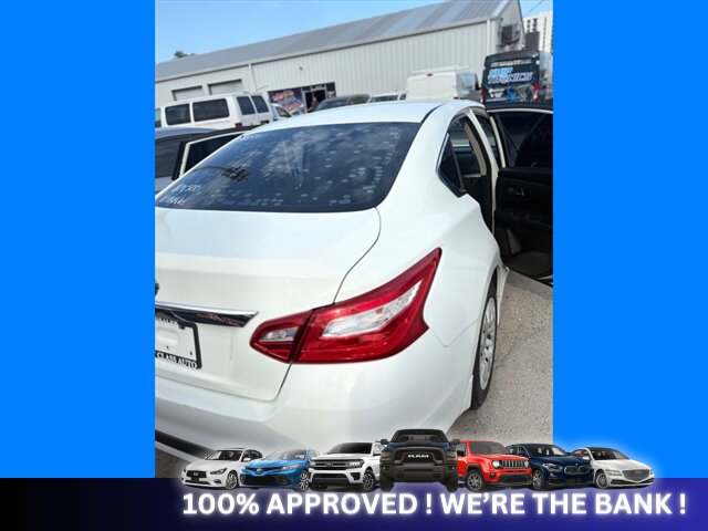 2017 Nissan Altima 2.5 - Photo 4 - Naples, FL 34112