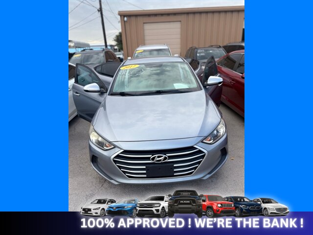 2017 Hyundai ELANTRA SE - Photo 4 - Naples, FL 34112