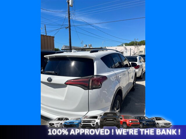 2017 Toyota RAV4 XLE   - Photo 4 - Naples, FL 34112