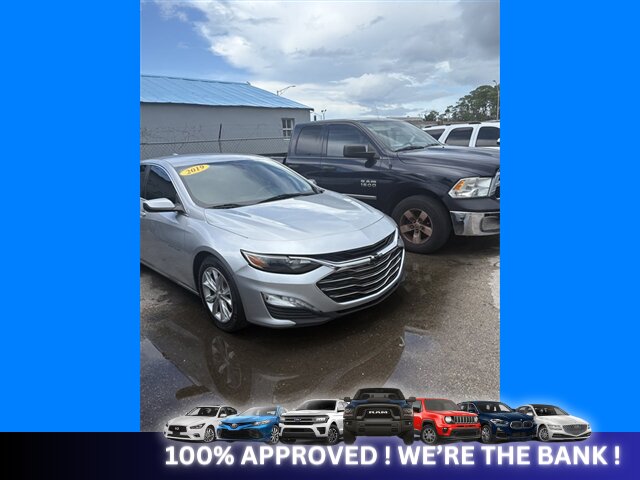 2019 Chevrolet Malibu LT   - Photo 3 - Naples, FL 34112