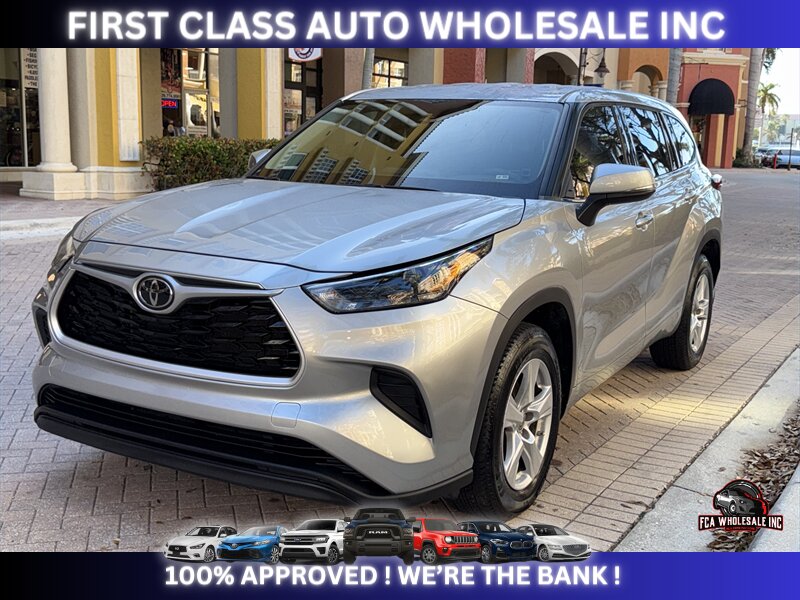 2022 Toyota Highlander L   - Photo 1 - Naples, FL 34112