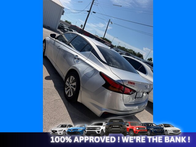 2019 Nissan Altima 2.5 S   - Photo 3 - Naples, FL 34112