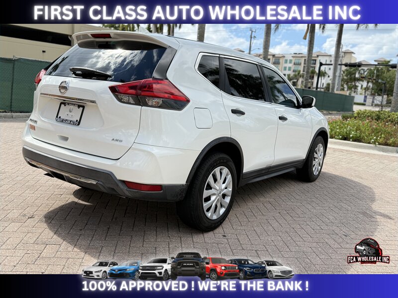 2017 Nissan Rogue S   - Photo 6 - Naples, FL 34112