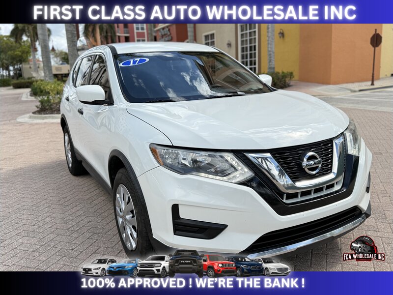 2017 Nissan Rogue S   - Photo 4 - Naples, FL 34112