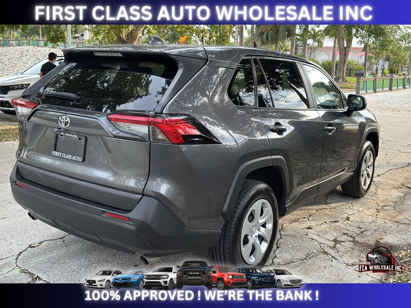 2022 Toyota RAV4 LE   - Photo 4 - Naples, FL 34112