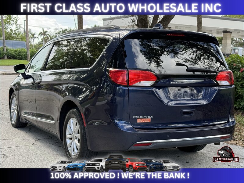 2017 Chrysler Pacifica Touring-L   - Photo 6 - Naples, FL 34112