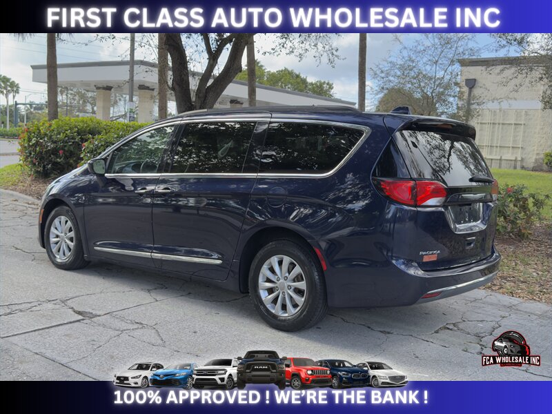 2017 Chrysler Pacifica Touring-L   - Photo 5 - Naples, FL 34112