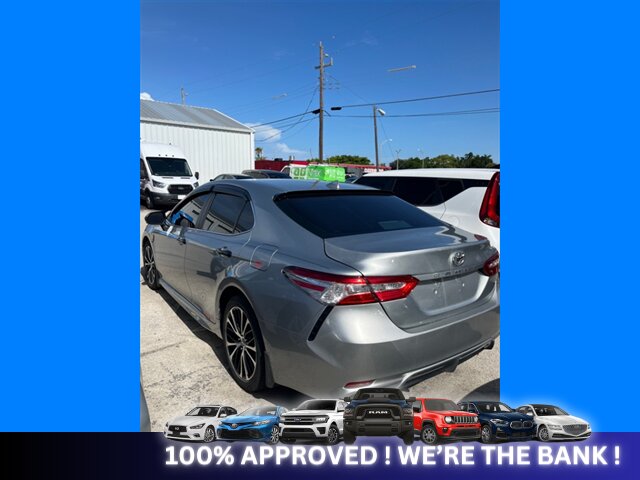 2019 Toyota Camry SE   - Photo 6 - Naples, FL 34112