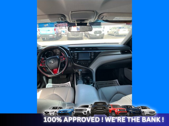 2019 Toyota Camry SE   - Photo 8 - Naples, FL 34112
