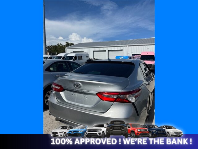 2019 Toyota Camry SE   - Photo 5 - Naples, FL 34112