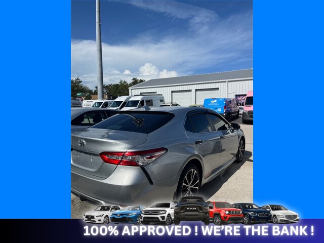 2019 Toyota Camry SE   - Photo 4 - Naples, FL 34112