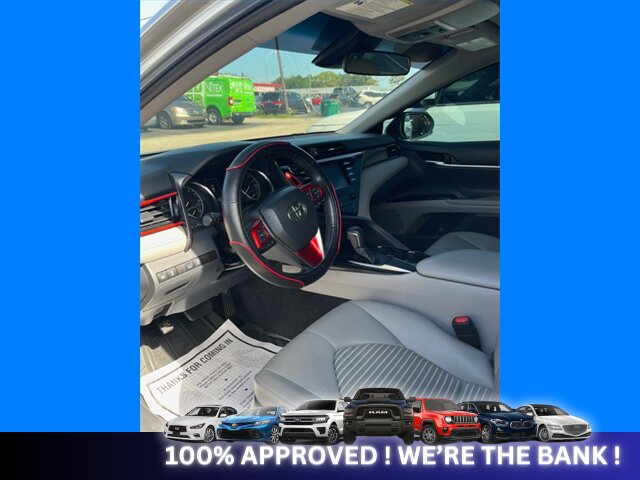 2019 Toyota Camry SE   - Photo 9 - Naples, FL 34112
