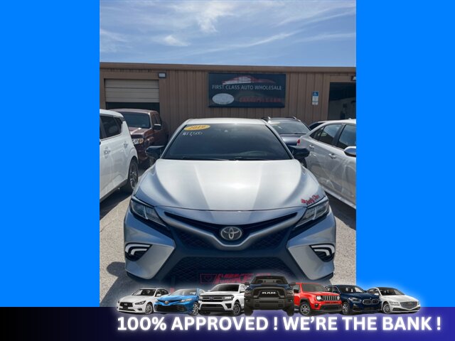 2019 Toyota Camry SE   - Photo 2 - Naples, FL 34112