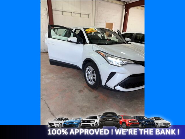 2021 Toyota C-HR LE - Photo 2 - Naples, FL 34112